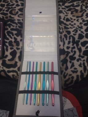 Colorful Aluminum Crochet Hook Set with Case